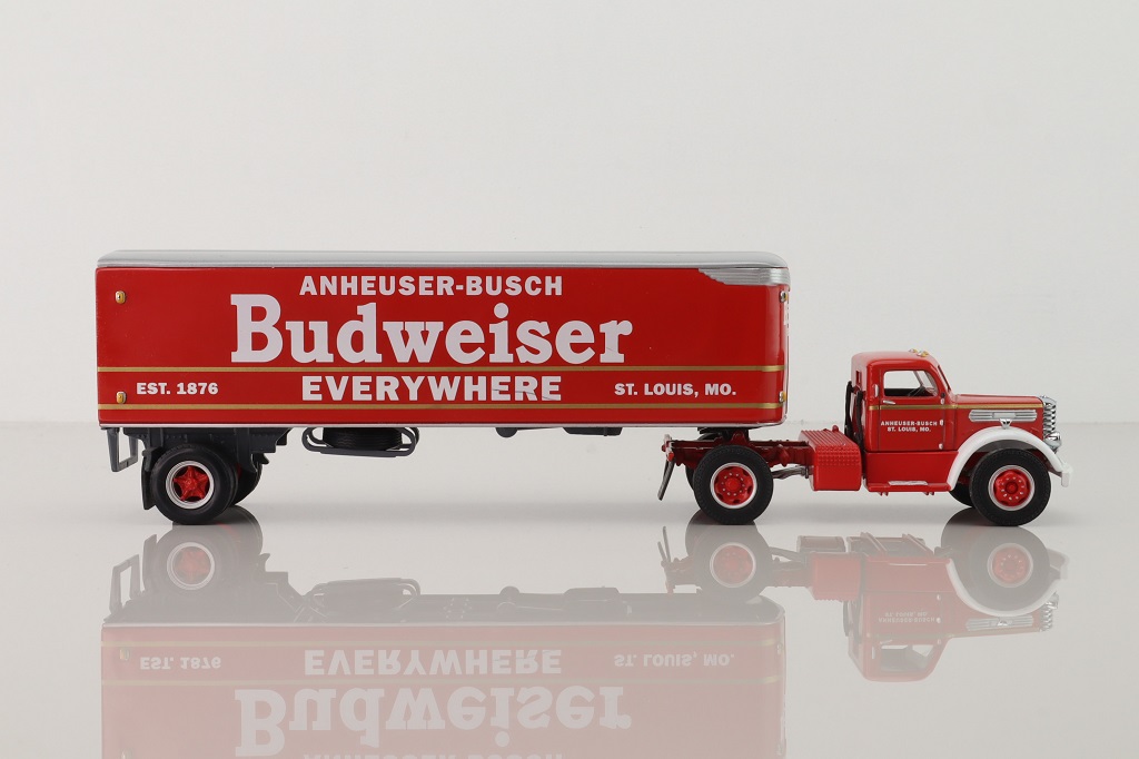 Matchbox Collectibles DYM38233; 1948 Diamond T Tractor Trailer; Budweiser